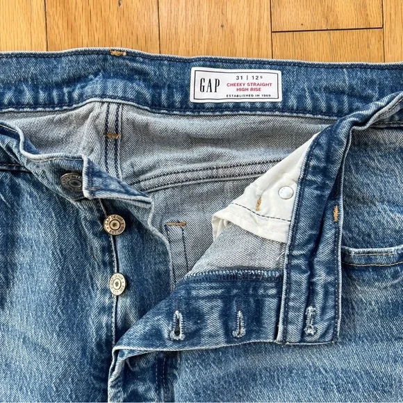 GAP women’s Cheeky Straight High Rise Jeans - Picture 1 of 9